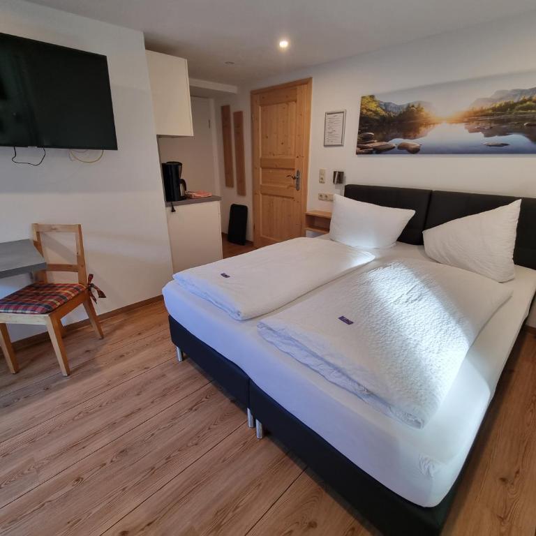 Ferienwohnungen am Buchbrunnen - Studio Apartment 8 - 7