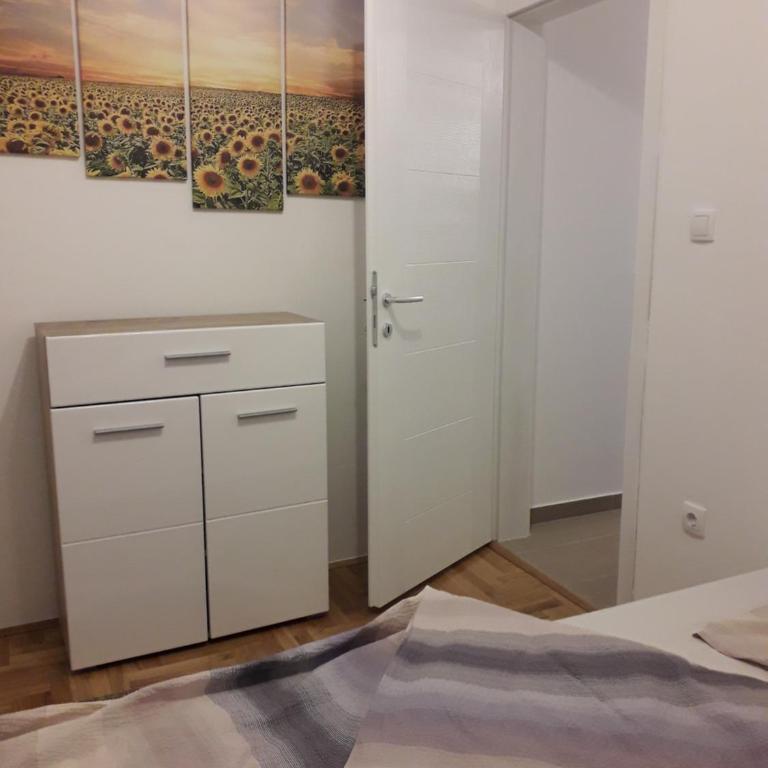 Jovana stan na dan Pale - Two-Bedroom Apartment - 32