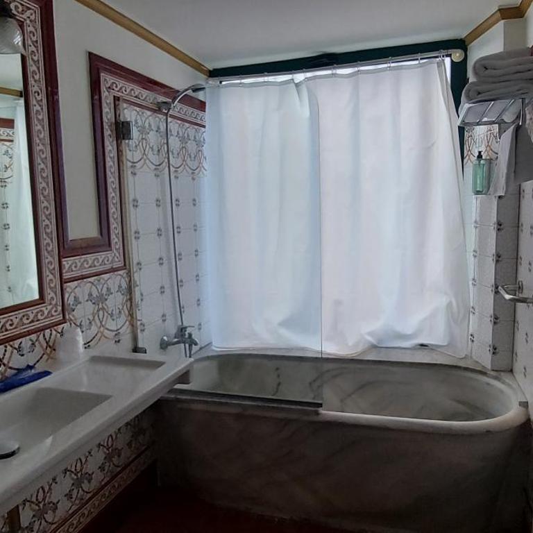 Hotel Noucentista - Habitación Doble en la planta baja - 3