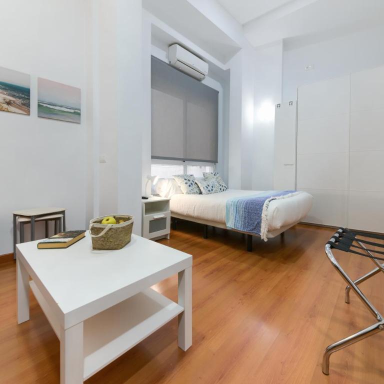 Holidays2Malaga Carreteria 97 Loft High Speed WIFI - Estudio con sofá cama - 4