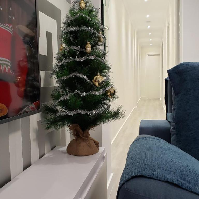 Stylish & Spacious Family Apartment Near Beach & Vibrant Historic Market - Apartment - 50