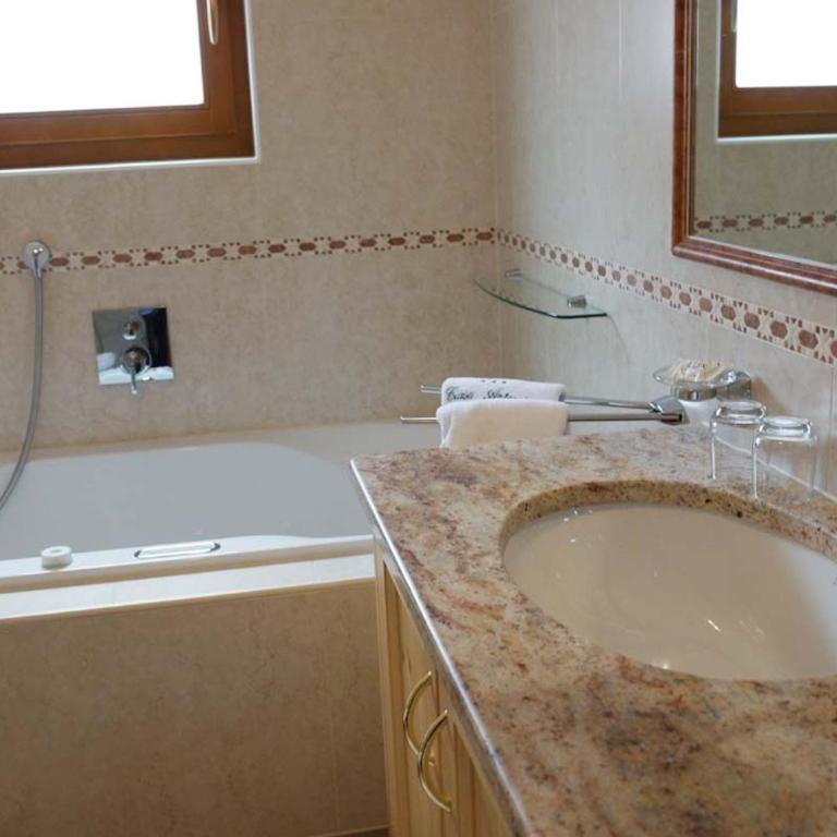 Family and Wellness Residence Ciasa Antersies - Superior Apartment mit 2 Schlafzimmern und Balkon - 1