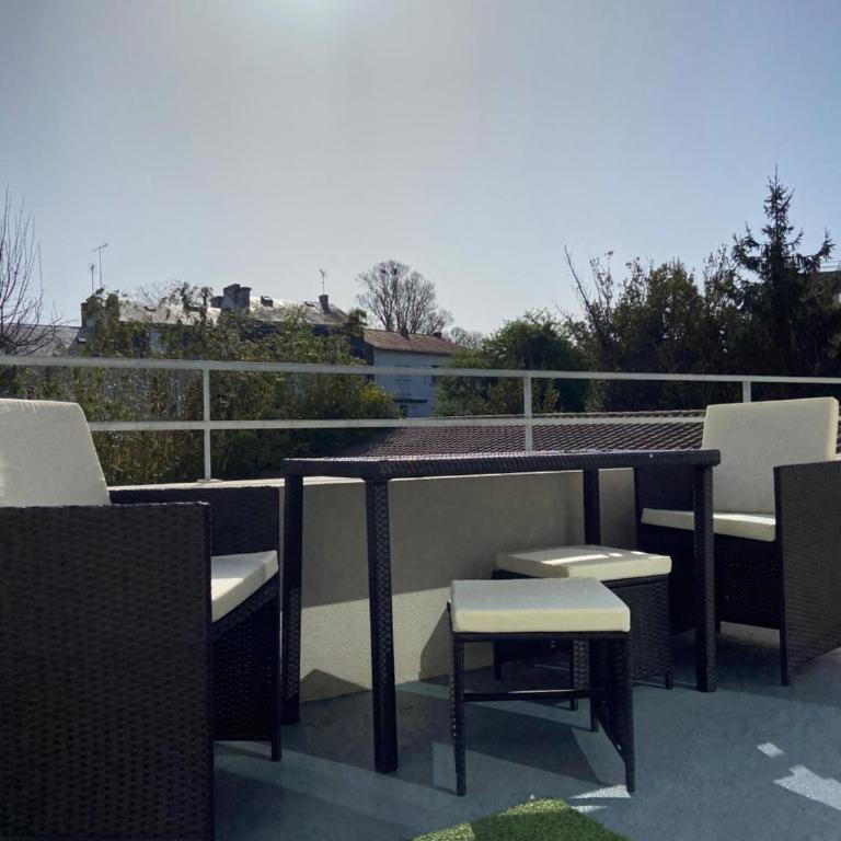 Centre-ville au calme grand T2 avec terrasse - Appartement 1 Chambre - 2