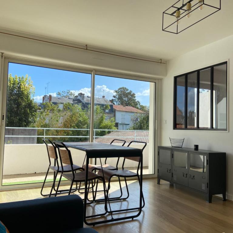 Centre-ville au calme grand T2 avec terrasse - Appartement 1 Chambre - 4