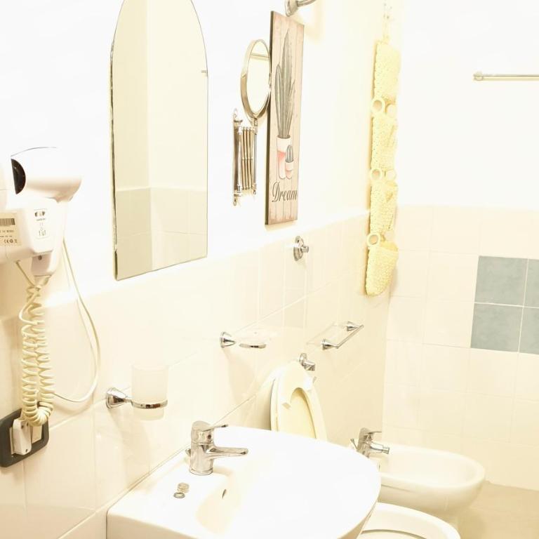 B&B Napoli Citta' - Camera Matrimoniale con Bagno Privato - 8