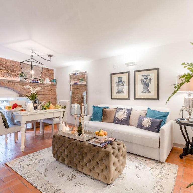 Casa Colosseum, A Million Dollar's View: the Lucca Colosseum. Luxury 1 bedroom 1 Bathroom Apartment - Appartamento con 1 Camera da Letto - 2