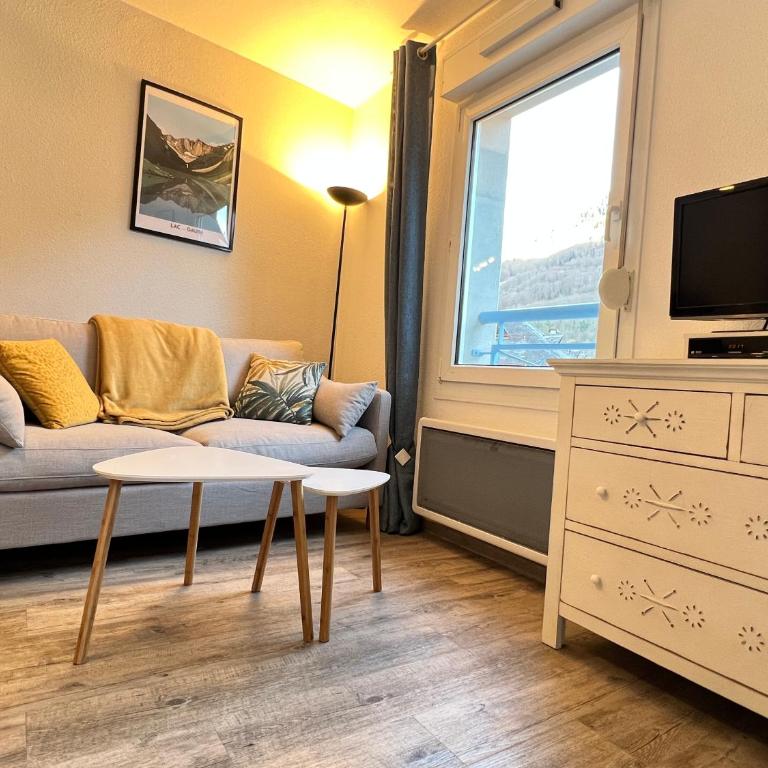 Centre ville, T2 avec terrasse et parking couvert. - One-Bedroom Apartment - 1