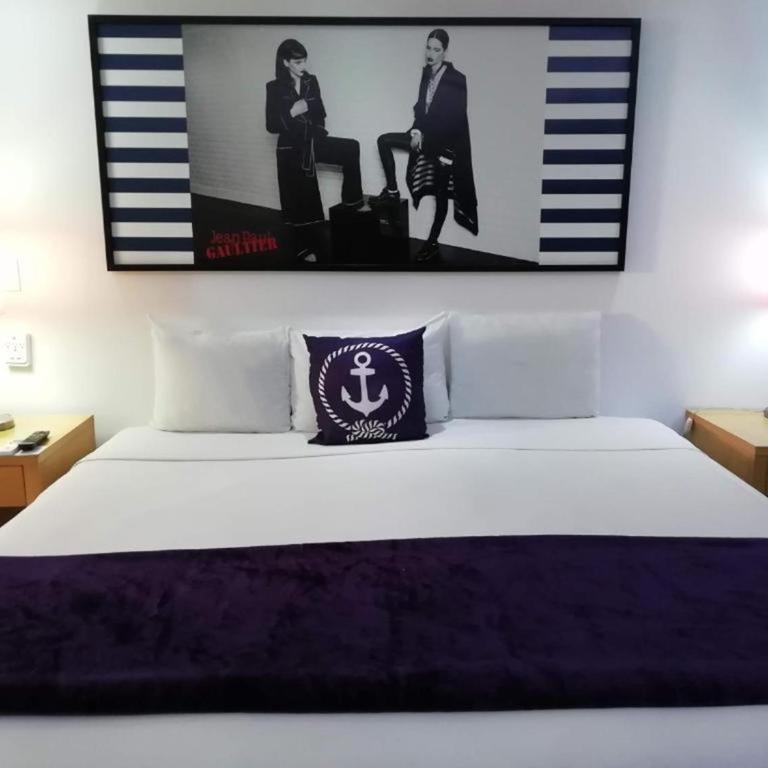 MayaFair Design Hotel - King Room - 9