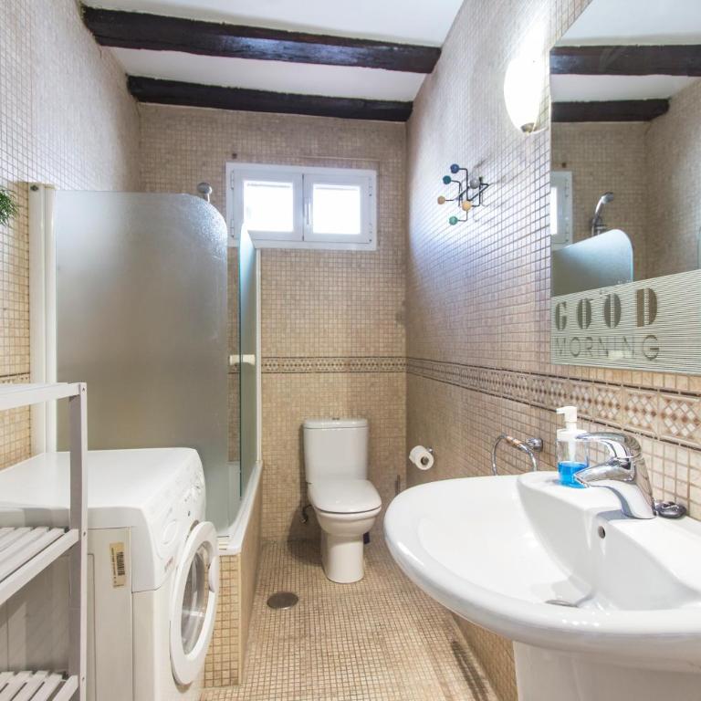 Homelike Huertas - One-Bedroom Apartment - 15