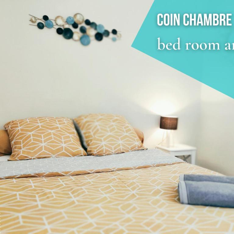 Grand Studio Azur - Idéal Couple en Escapade Vieil Antibes - Terrasse - Climatisation - WIFI HD - Plage Gravette & Gare SNCF 5min à pied - Port Vauban à pied - VIEILLE VILLE - Appartement 1 Chambre - 4