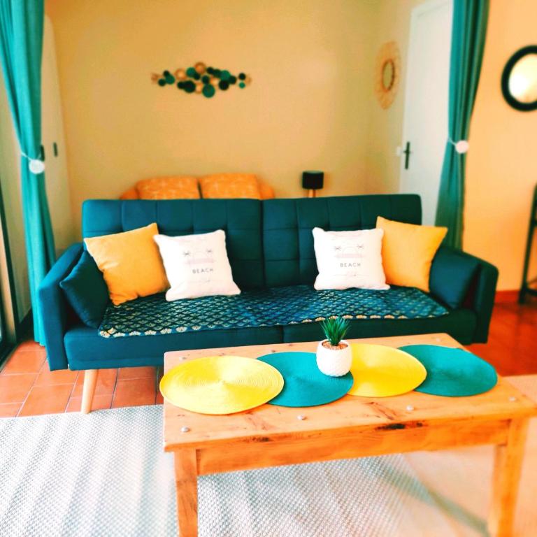 Grand Studio Azur - Idéal Couple en Escapade Vieil Antibes - Terrasse - Climatisation - WIFI HD - Plage Gravette & Gare SNCF 5min à pied - Port Vauban à pied - VIEILLE VILLE - Appartement 1 Chambre - 7