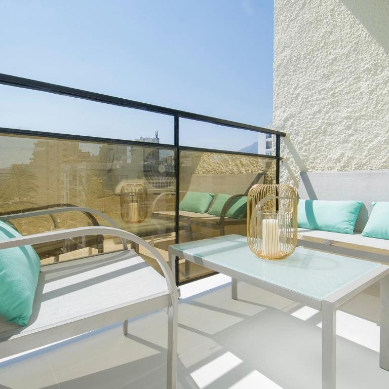 Frontal beach view apartment with spacious balcony - Apartamento de 2 dormitorios - 14