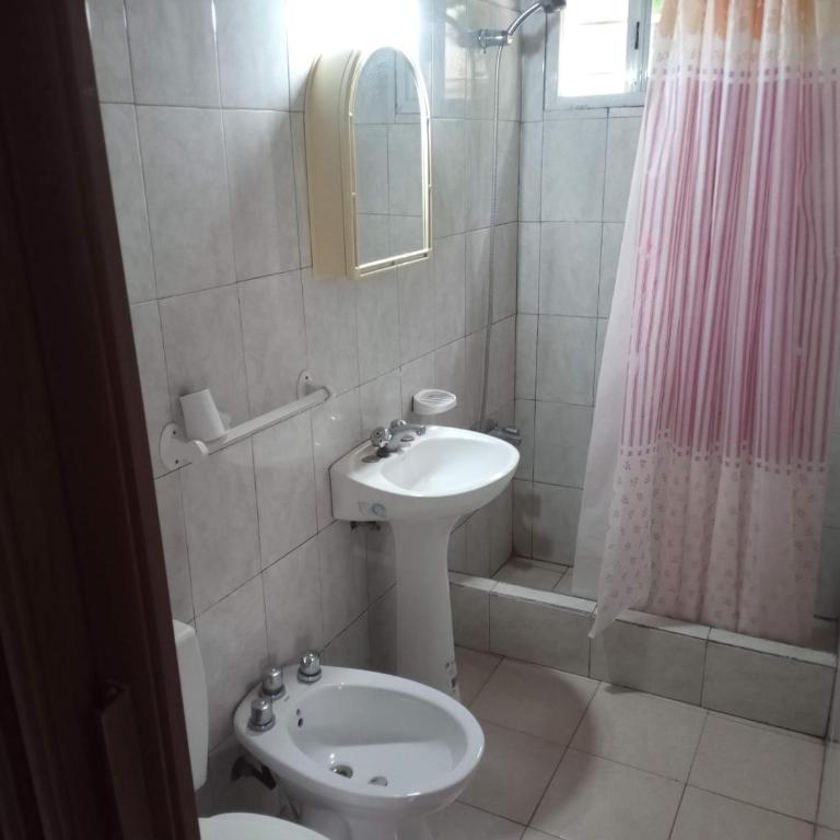 Habitación y dptos 1 y 2 amb con estacionamiento cerca del mar - Apartamento Estándar - 4