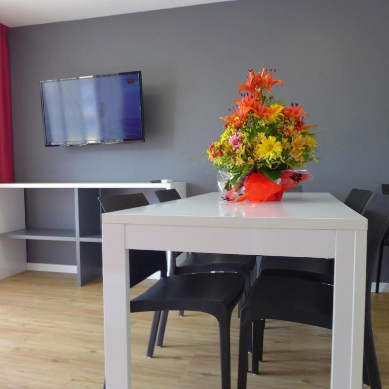 Rentalmar Navarra family suites - Apartamento Superior de 2 dormitorios (6 adultos) - 11