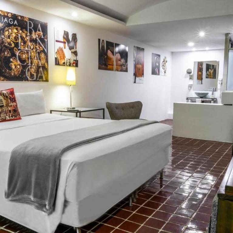 MayaFair Design Hotel - King Room - 11