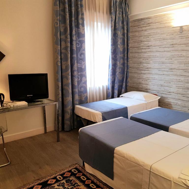 Hotel Lancaster - Triple Room - 4