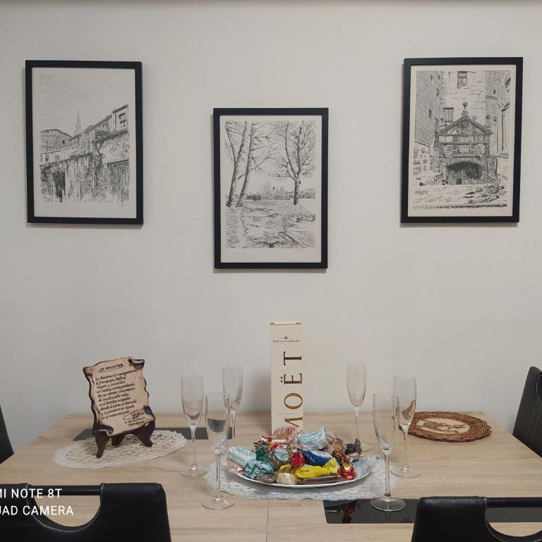 Gonzalo de Berceo 15 " CALIDAD-SOBRIO" AND " FREE PRIVATE PARKING " - Apartamento de 3 dormitorios - 75