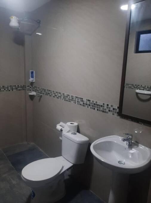 Casa Confortable en Zamora Chinchipe - Seven-Bedroom House - 18
