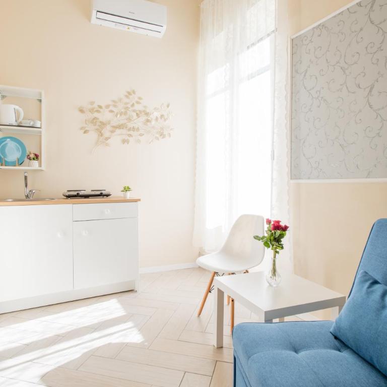 Residence Appartamenti Santa Teresa a Chiaia - Camera Matrimoniale con Bagno Privato - 1