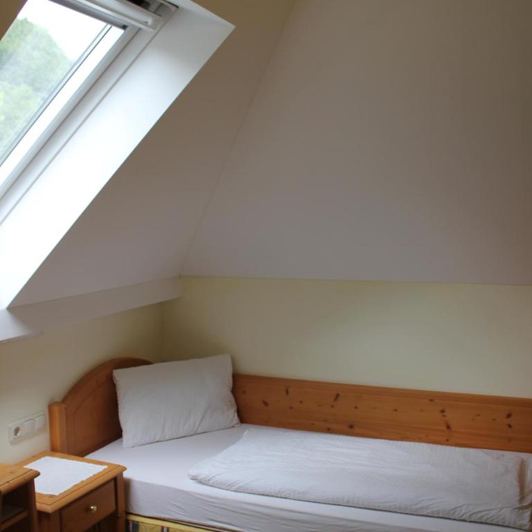 Appartements im Forsthaus Wunderbar ruhige Ferienwohnungen in Strobl am Wolfgangsee im Forsthaus - Apartment mit 3 Schlafzimmern mit Gartenblick - 4