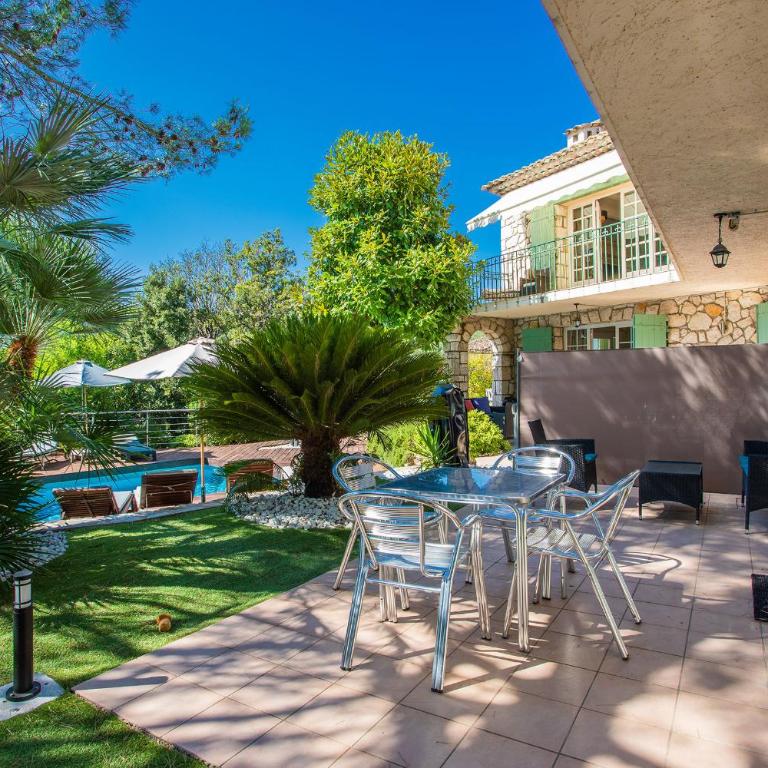 VILLA JUSTINE VI4239 By Riviera Holiday Homes - Villa mit privatem Pool - 50