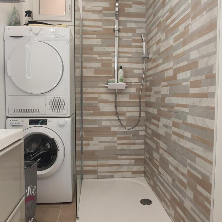 Joli appartement rénové avec terrasse - Appartement 2 Chambres - 11