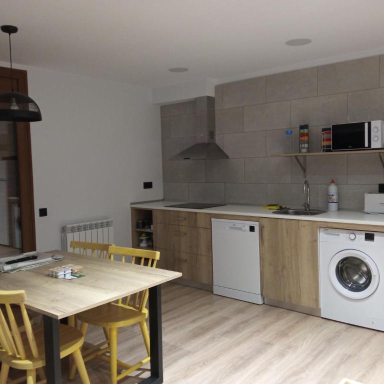 Apartamentos Fio de Neu con Ascensor, jardín, gym y parking privado - Two-Bedroom Apartment - 3