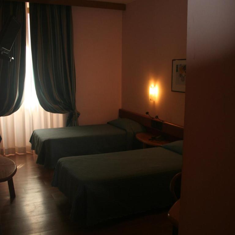 Albert Hotel - Camera Doppia con Letti Singoli - 1