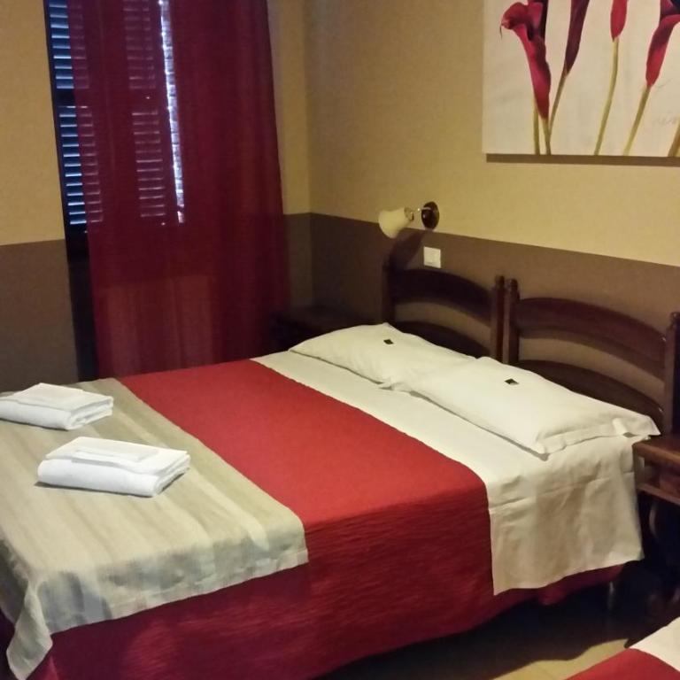 Hotel Properzio - Camera Tripla Basic - 1