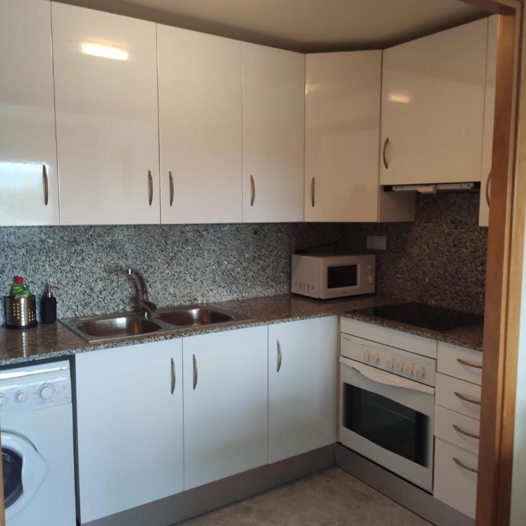 APPART STANDING 2 chambres 2SDB clim PISCINE PARKING WIFI TERRASSE 21m2 LOCAL VELO Port-Aventura, plage, centre - Apartamento de 2 dormitorios - 15