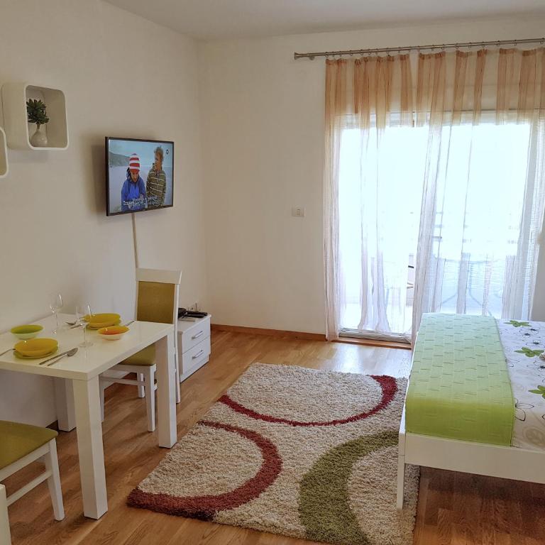 Piano Apartments Delta City - Studio with Balcony - 13