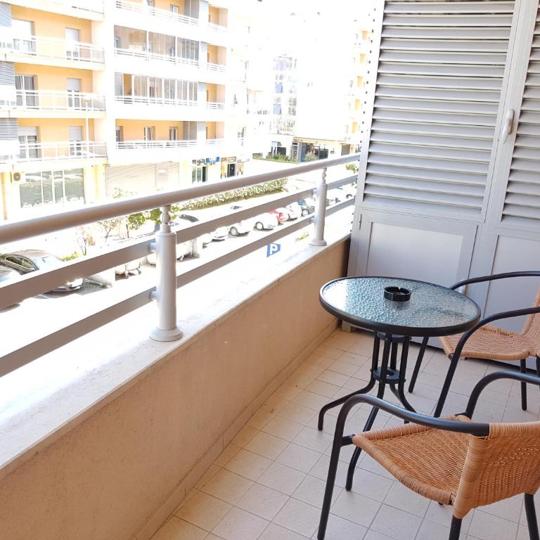 Piano Apartments Delta City - Studio with Balcony - 12