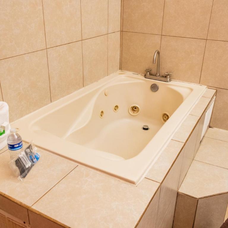 Hotel Revolución - Deluxe Double Room with Bath - 1