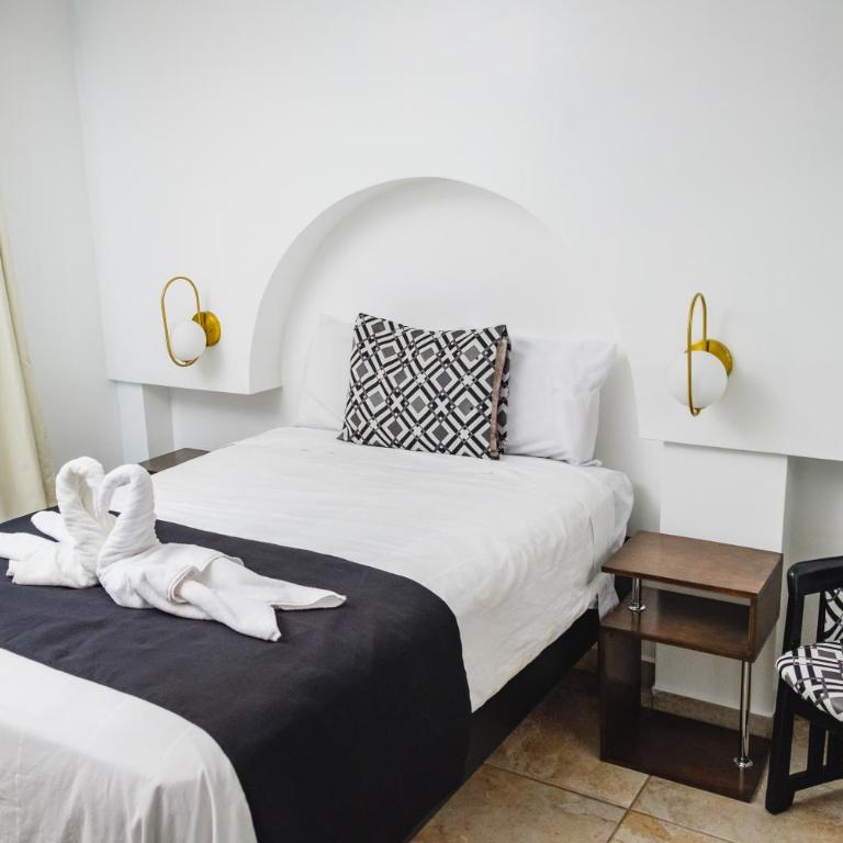 Hotel Revolución - Suite with Balcony - 15