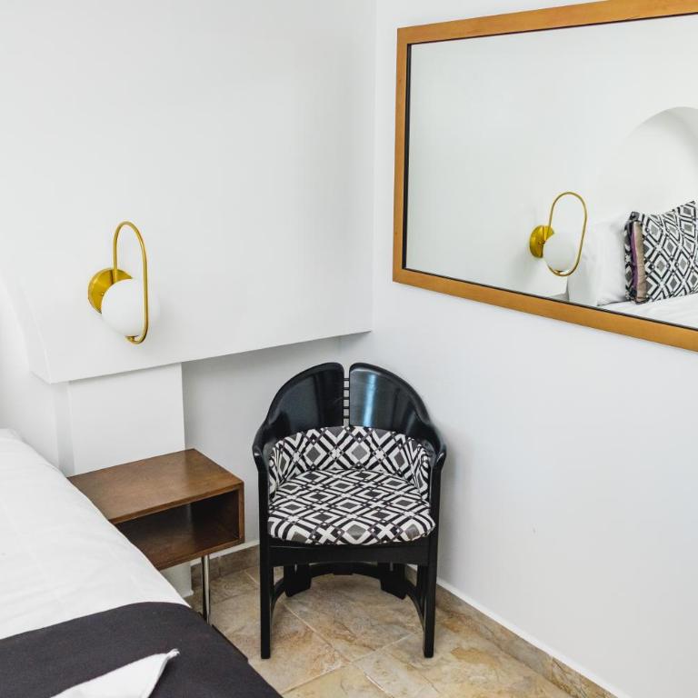 Hotel Revolución - Suite with Balcony - 11