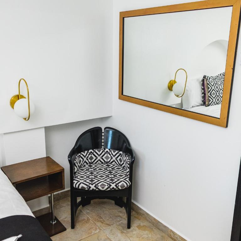 Hotel Revolución - Suite with Balcony - 5