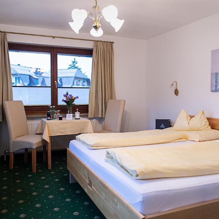 Hotel-Restaurant Stefanihof - Doppelzimmer mit Balkon und Seeblick - 1