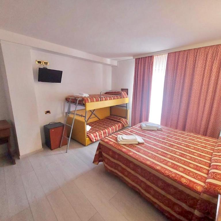 HG Hotel Italia - Camera Quadrupla Classic - 2