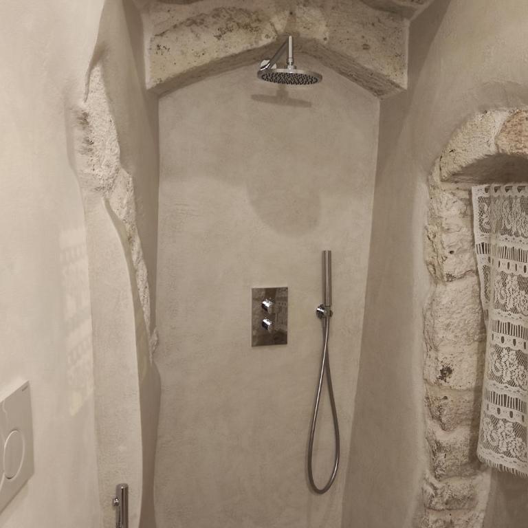 Caterina's Suites & Apartament - Camera Matrimoniale Deluxe con Doccia - 4