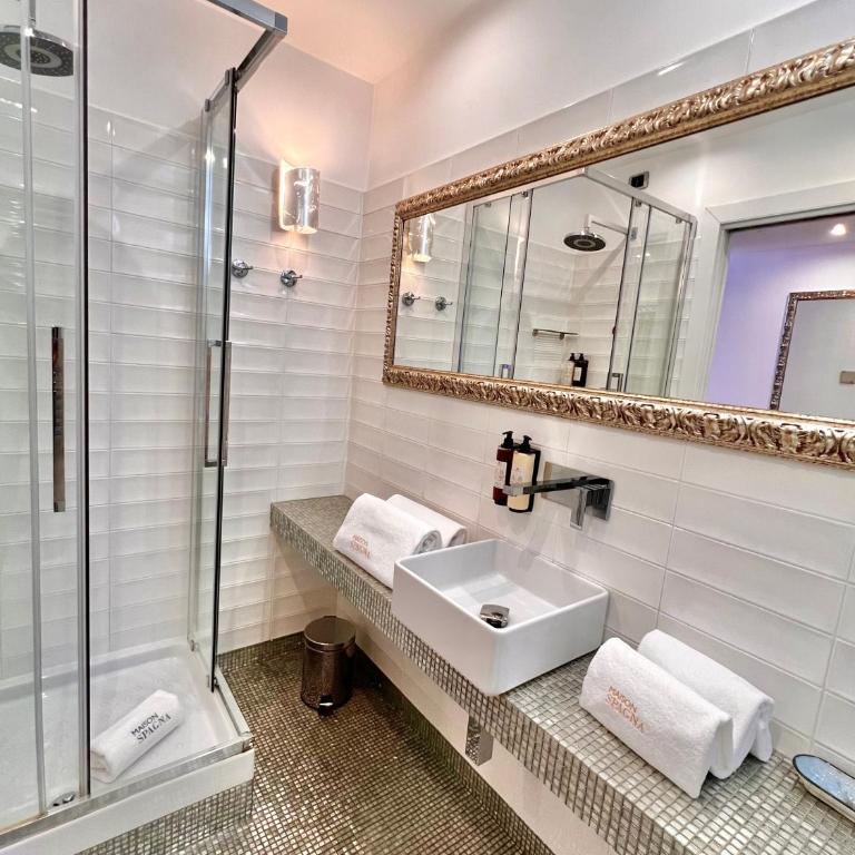 Maison Spagna Suites - Camera Tripla Luxury - 13