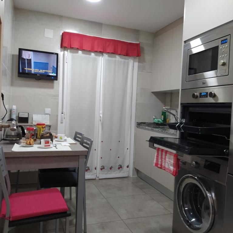 Gonzalo de Berceo 15 " CALIDAD-SOBRIO" AND " FREE PRIVATE PARKING " - Apartamento de 3 dormitorios - 46