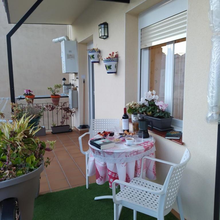Gonzalo de Berceo 15 " CALIDAD-SOBRIO" AND " FREE PRIVATE PARKING " - Apartamento de 3 dormitorios - 58