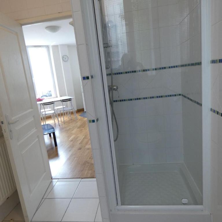 Appartement Charmant, quartier calme - Appartement 2 Chambres - 6