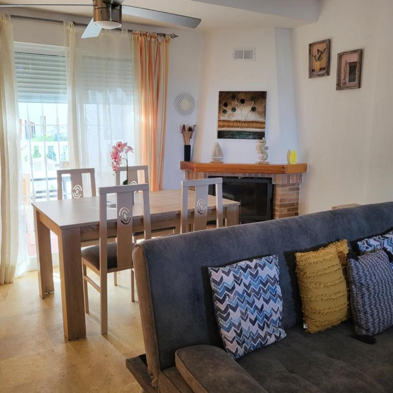 LUJOSO ADOSADO de TRES HABITACIONES en VERA PLAYA A 200 METROS DEL MAR - Casa de 3 dormitorios - 32