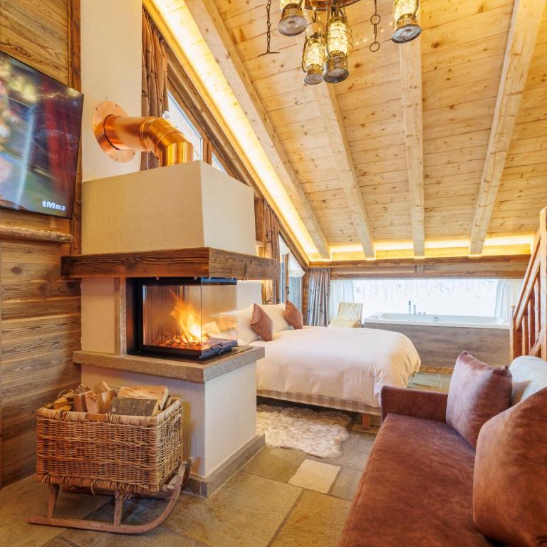 Park Chalet Village - Deluxe Suite with Spa Bath - 3
