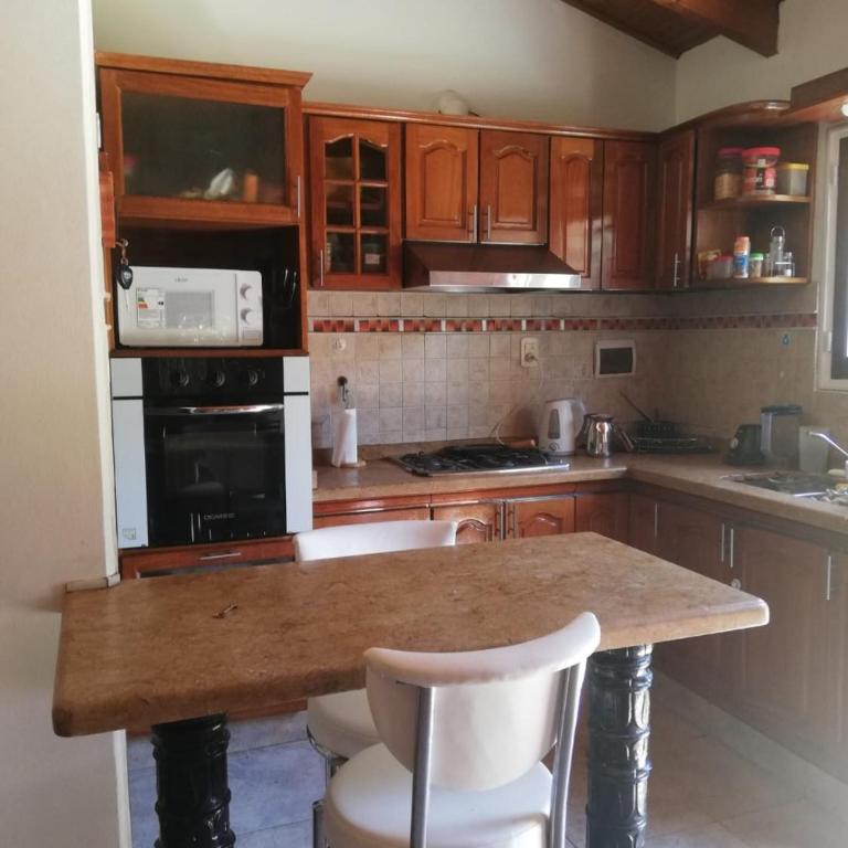 "CASA MÁGICA" ----------El precio es sin los impuestos!---- - Casa de 3 dormitorios - 16