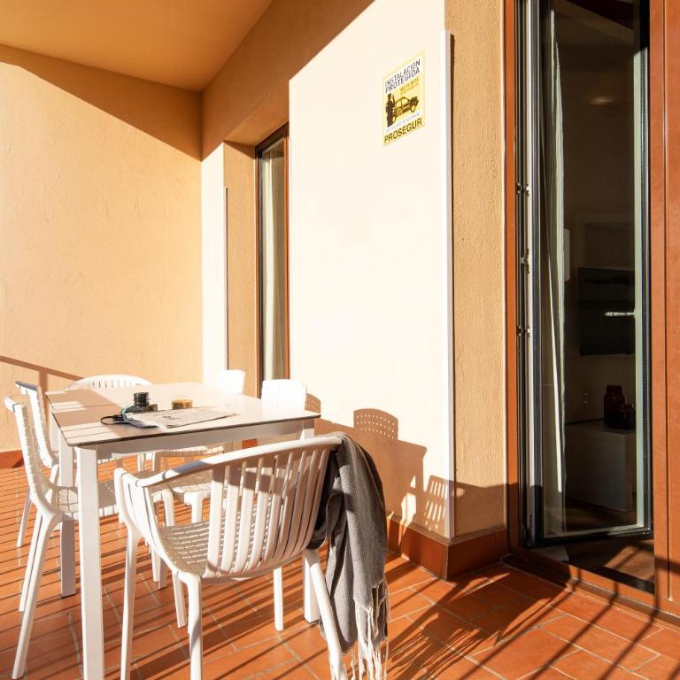 Aspasios Market Balconies Apartments - Three-Bedroom Apartment with Balcony - 17