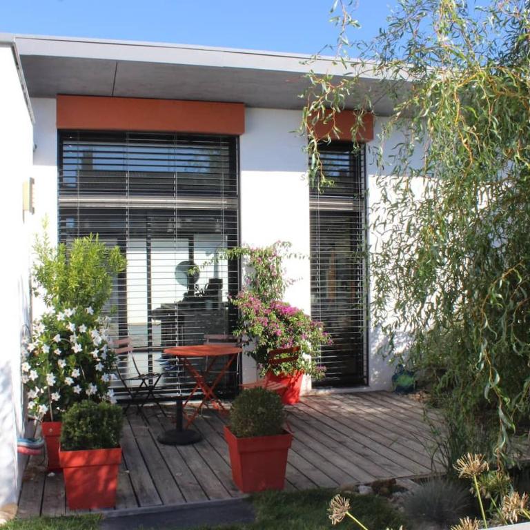 La Belle Maison Patio - Three-Bedroom House - 2