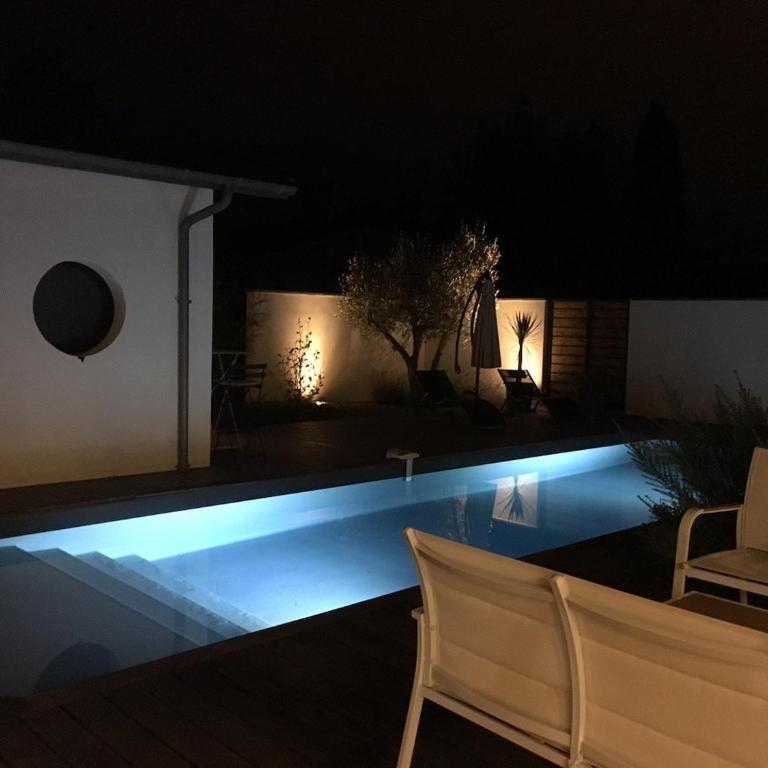La Belle Maison Patio - Three-Bedroom House - 16