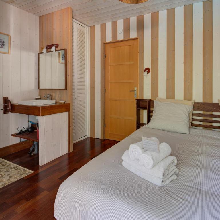 la Varangue - Chambre Double - Vue sur Piscine - 4